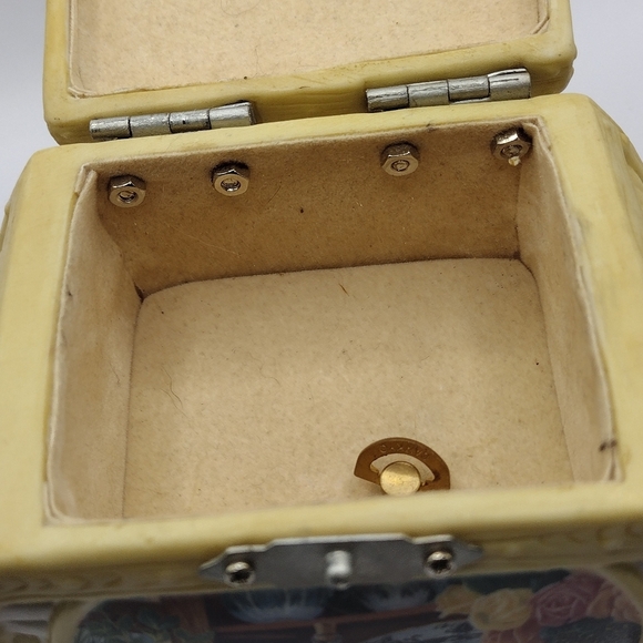 Annabell's Simple Pleasures Cozy Country Kitties Mary Ann Lasher Music Box - Picture 7 of 9